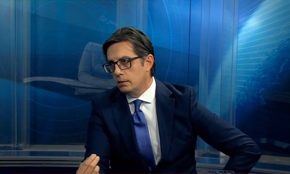 Pendarovski: Bulgarlar Anayasa’ya girerse devlet tehlikeye girmeyecek