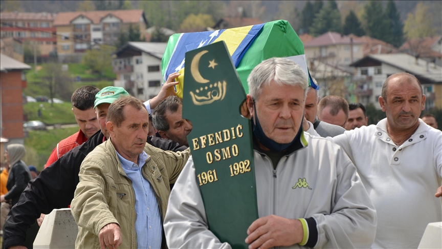 Bosna Savaşı’nın iki kurbanı daha törenle defnedildi