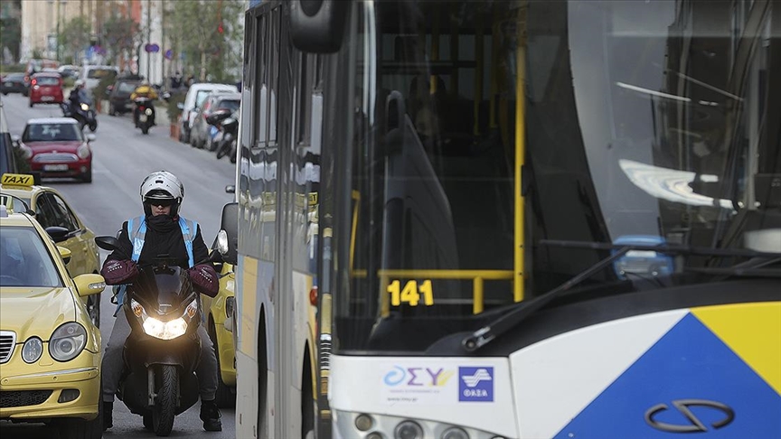 Atina’da otobüs şoförleri iş bırakma eylemi yapıyor