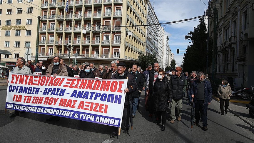 Yunanistan’da emekliler maaşlarına zam talebiyle eylem yaptı