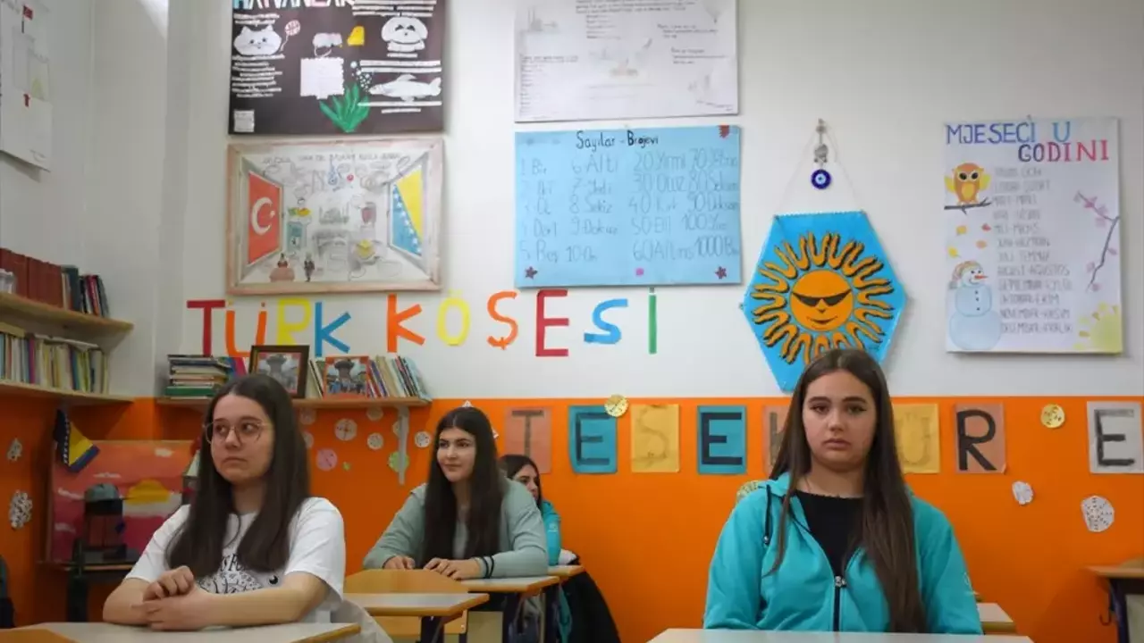 Bosna Hersek’te Tercihim Türkçe programı kapsamında öğrencilere sınav düzenlendi