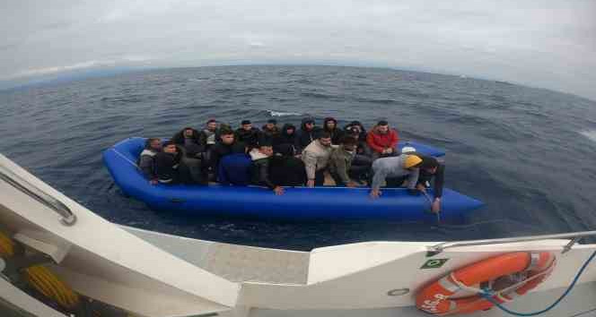 Yunanistan unsurları tarafından Türk kara sularına itilen 24 düzensiz göçmen kurtarıldı