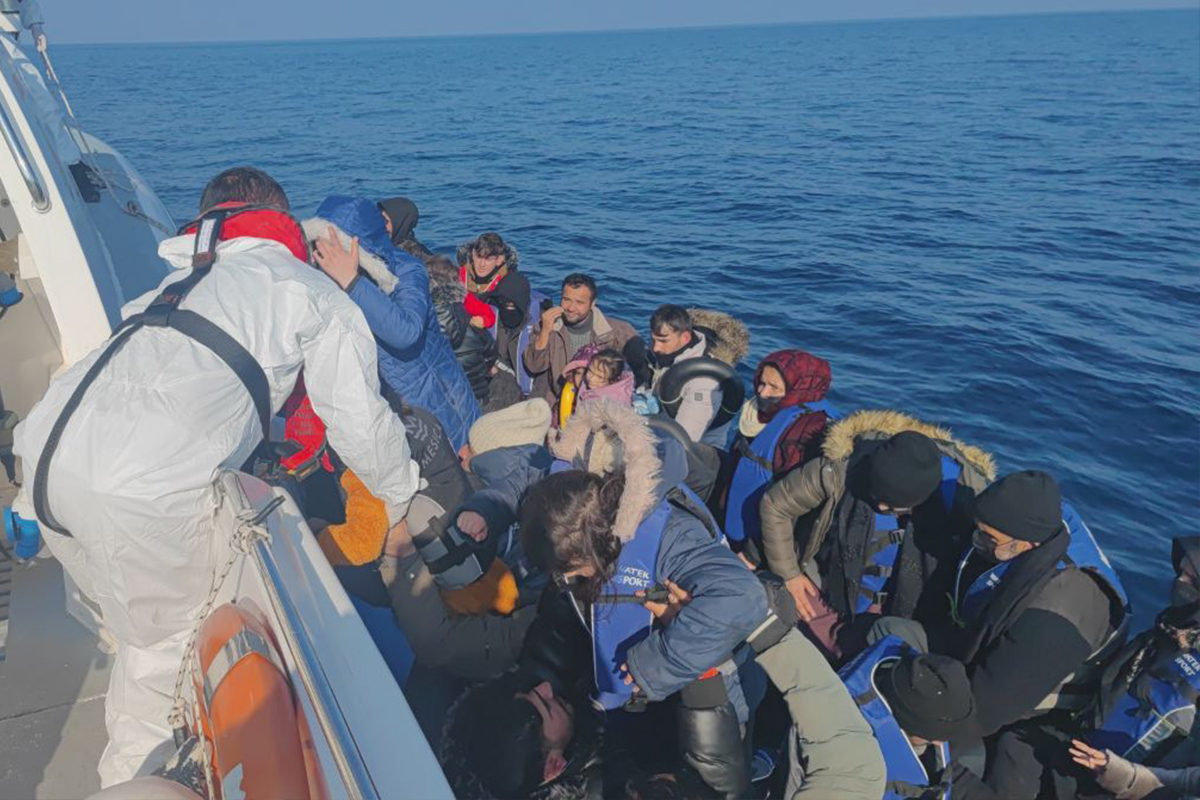 Yunanistan ölüme itiyor, Türkiye Sahil Güvenliği kurtarıyor