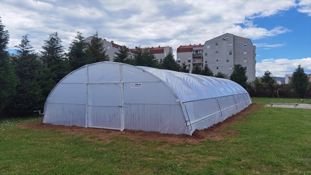 TİKA, Karadağ’da bir eğitim merkezine sera kurulumu yaptı