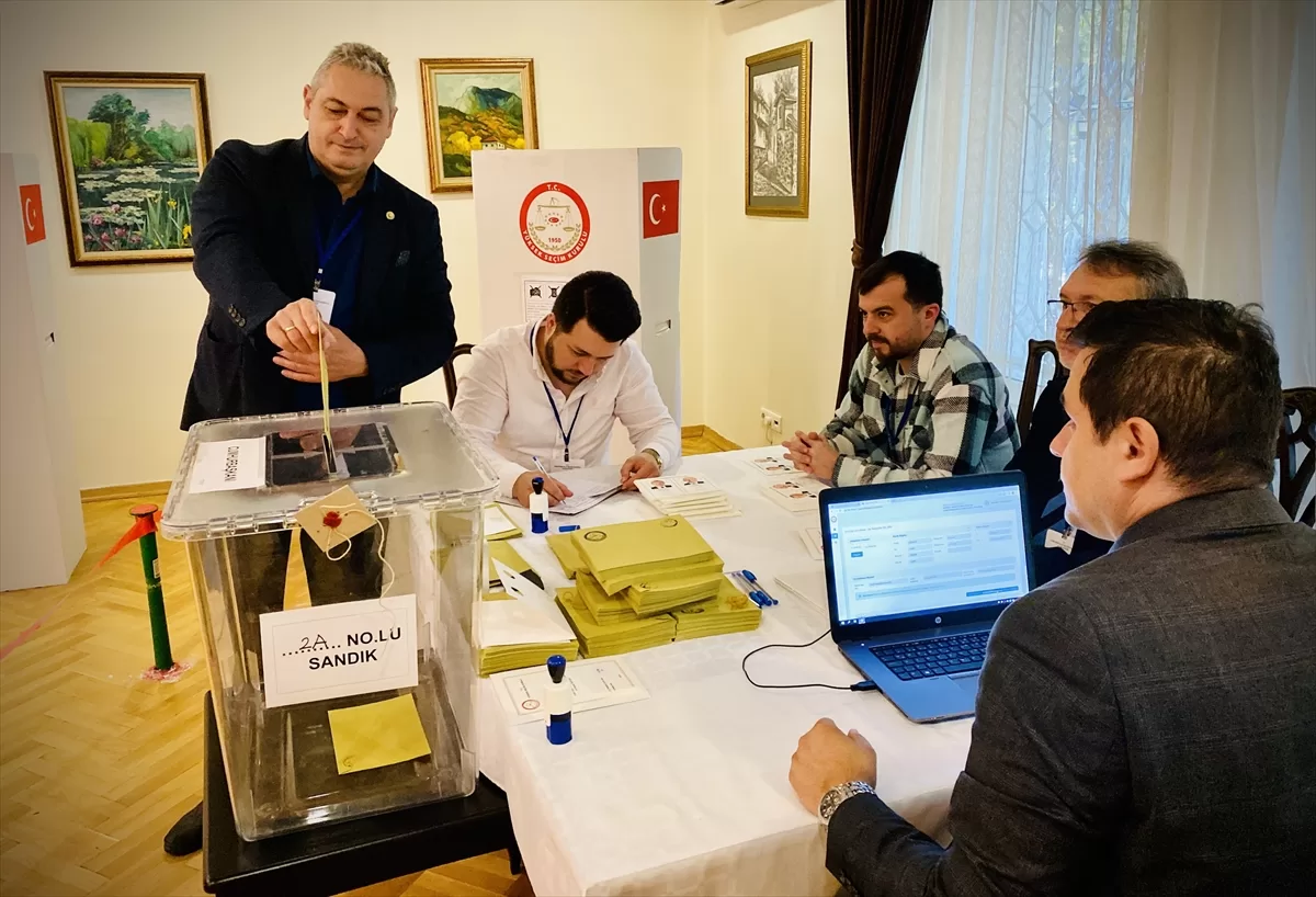 Cumhurbaşkanı Seçimi’nin ikinci turu için Bulgaristan’da oy verme işlemi başladı
