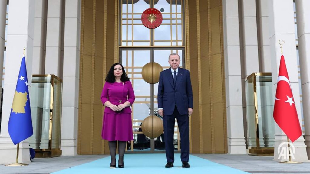 Kosova Cumhurbaşkanı Osmani, Cumhurbaşkanı Erdoğan’ı cumhurbaşkanlığı seçimlerindeki zaferinden dolayı tebrik etti