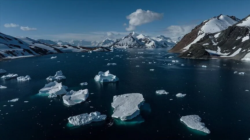 “Buzlar kıtası” Antarktika, bu yıl rekor seviyede erimeye devam ediyor