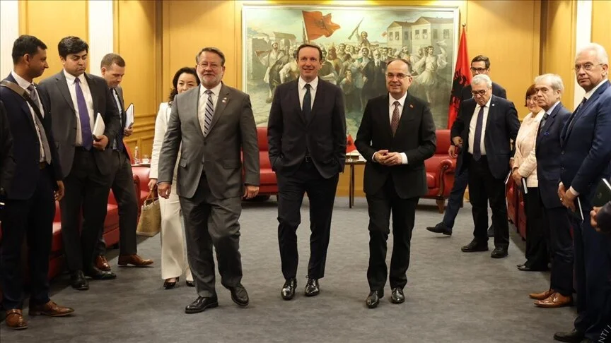 Arnavutluk Cumhurbaşkanı Begaj, ABD’li senatörler ile görüştü