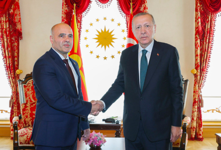 Başbakan Kovaçevski, Cumhurbaşkanı Erdoğan’ı tebrik etti