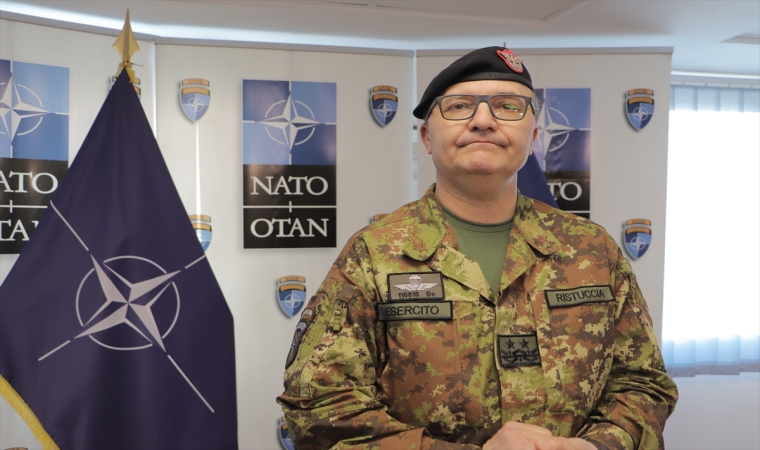 NATO’nun Kosova’daki Barış Gücü Komutanı, Kosova ve Sırbistan’a müzakere masasına geri dönme çağrısı yaptı