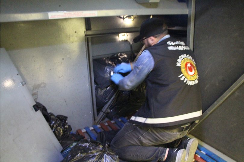 Sırbistan’dan Türkiye’ye giriş yapan yolcu otobüsünde 1 milyon liralık yakalama