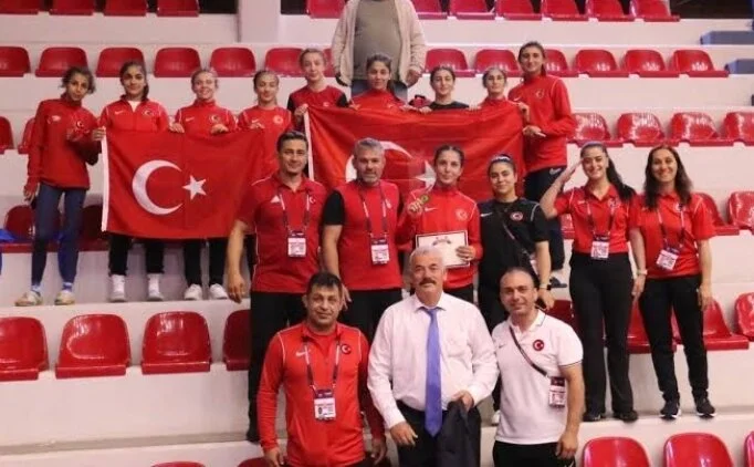 Türkiye 17 Yaş Altı Kadın Güreş Milli Takımı, Tiran’da Avrupa şampiyonu oldu