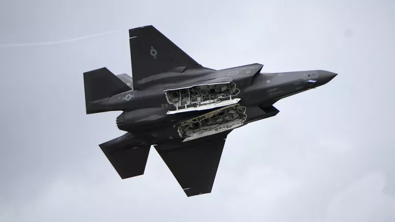 ABD, Yunanistan’a F-35 satışını NATO zirvesine kadar erteleyecek mi?