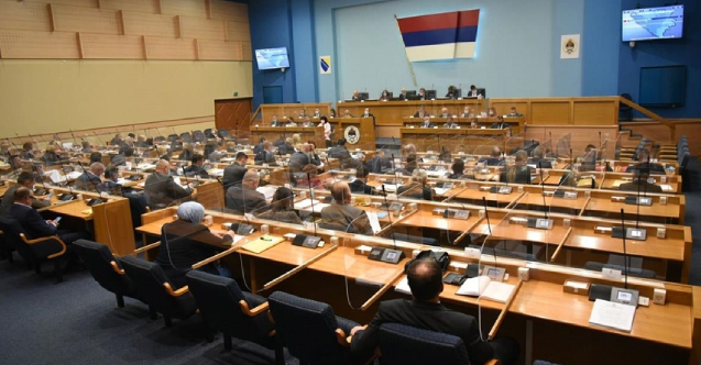 Bosnalı Sırp Meclisi, Anayasa Mahkemesi kararlarının geçerliliğini iptal eden tasarıyı kabul etti