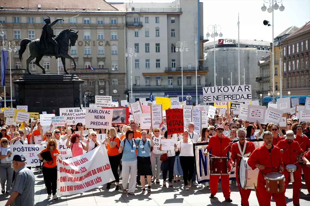 Hırvatistan’da adliye çalışanları zam talebiyle başkent Zagreb’de toplandı