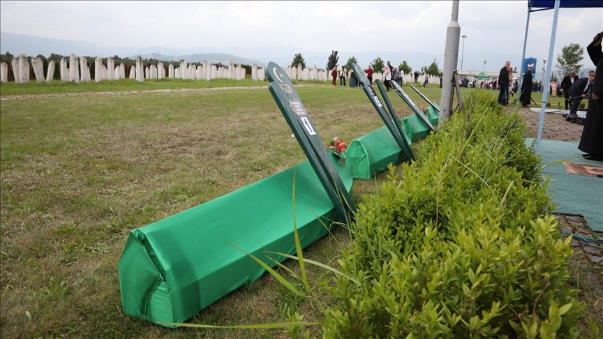 Bosna Savaşı’nda öldürülen 4 kişinin cenazesi toprağa verildi