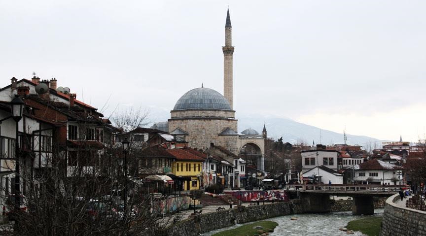 Kosova’nın Prizren kenti Osmanlı döneminden kalma yapılarıyla turistlerin ilgi odağı