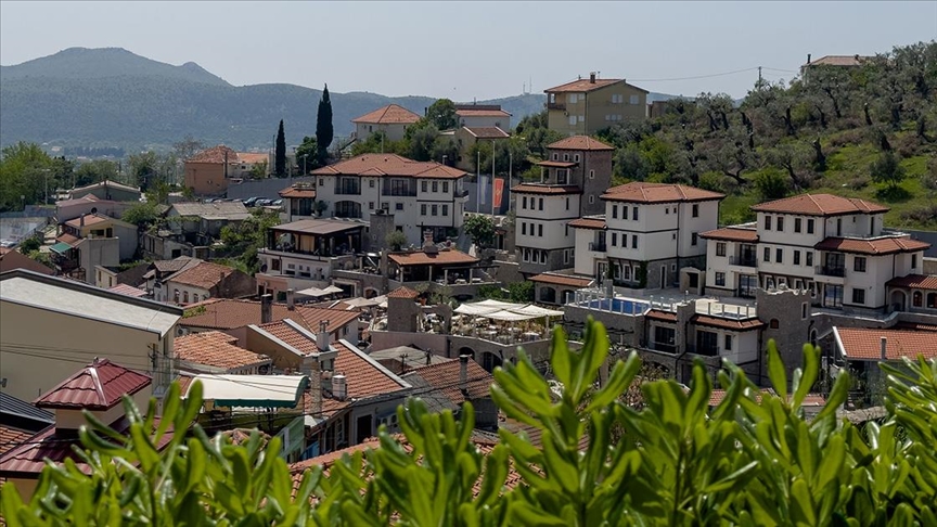 Karadağ’da farklı dinlerin bir arada huzur içinde yaşadığı kent: Bar