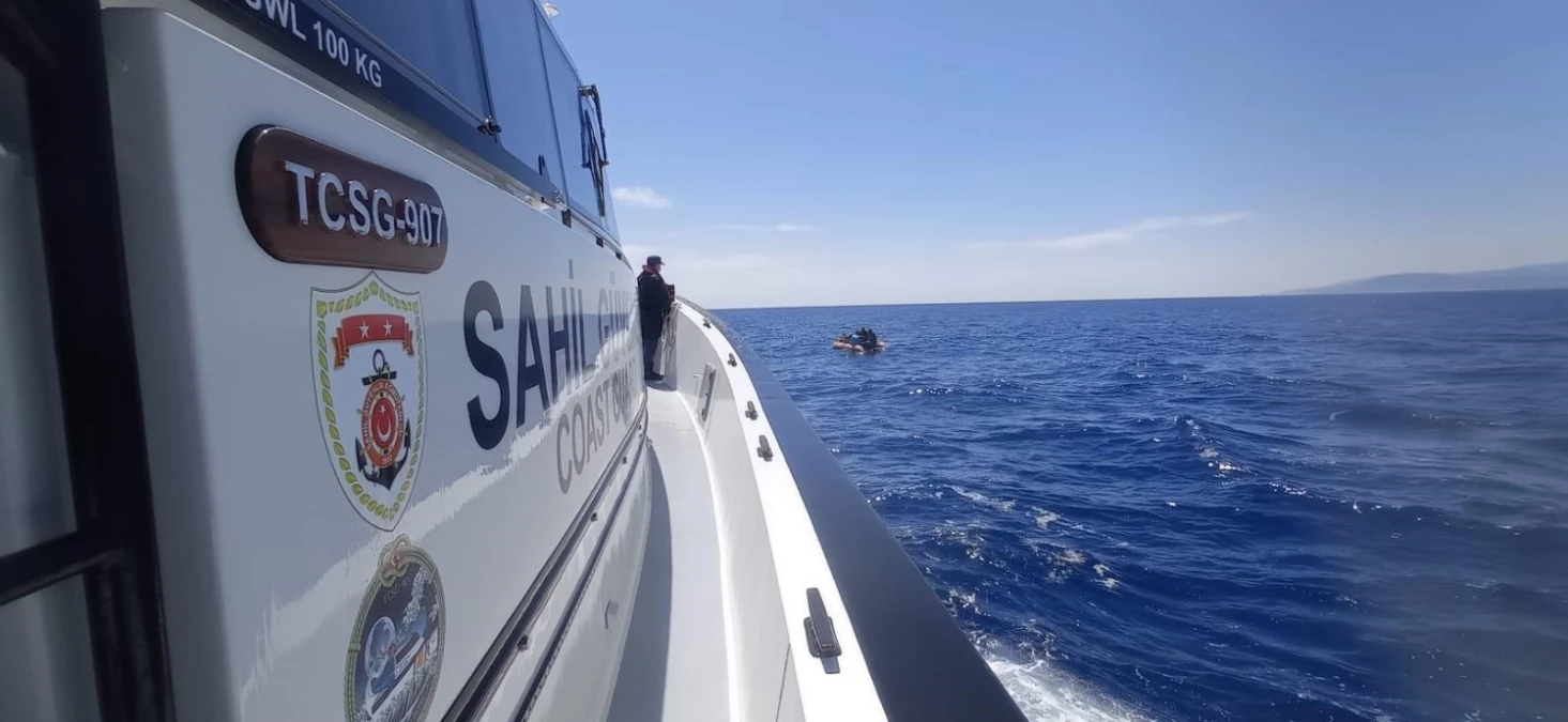 Yunanistan unsurları tarafından Türk kara sularına itilen 10 düzensiz göçmen kurtarıldı
