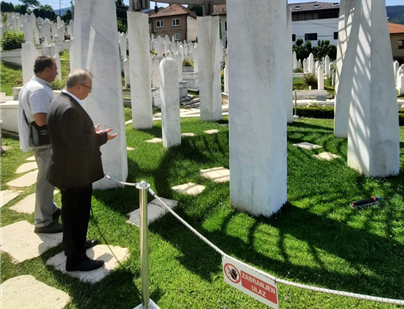Trakya Üniversitesi heyeti İzzetbegoviç’in kabrini ziyaret etti