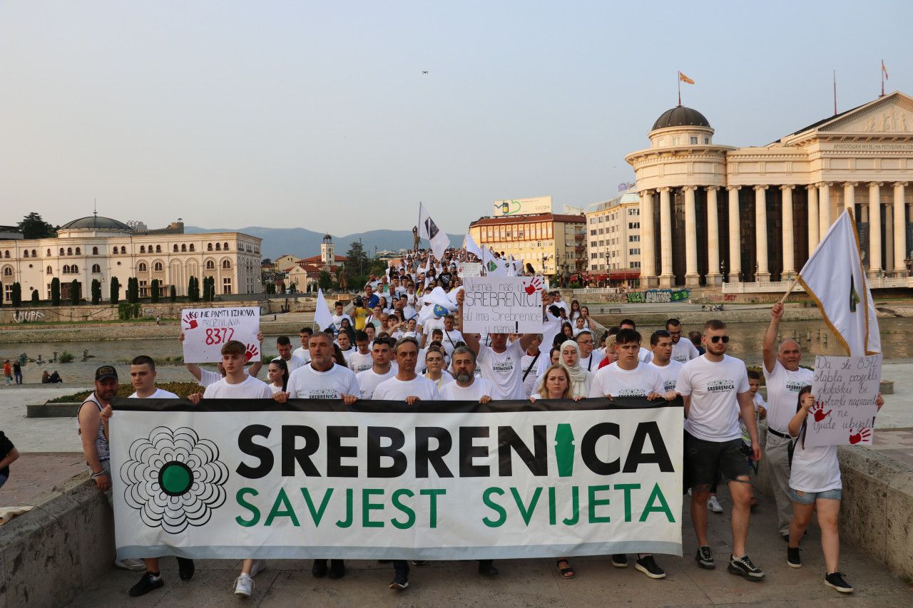 Üsküp’te Srebrenitsa Soykırımı’nın 28. yılında yürüyüş düzenlendi