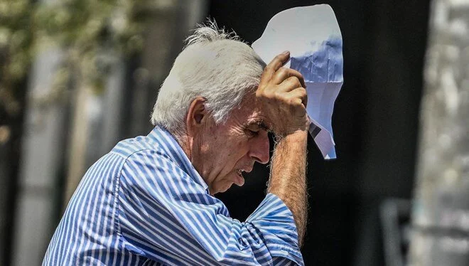 “Kleon” sıcaklıkları Yunanistan’ı vurdu: Çalışanlar için önlem alındı