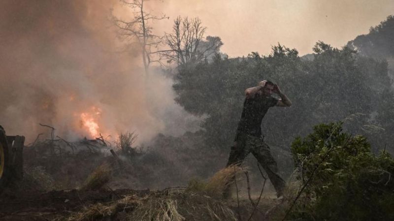 Yunanistan’da yeni yangınlar çıktı, tahliyeler başlıyor