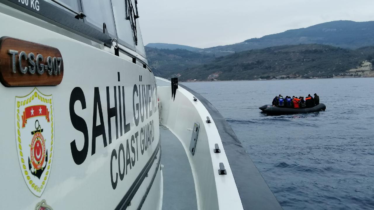 Yunanistan’ın ölüme terk ettiği 24 düzensiz göçmen kurtarıldı