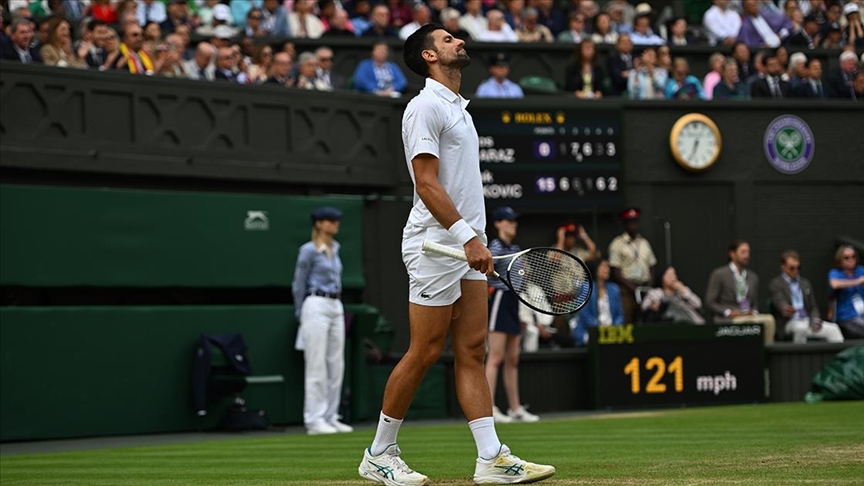Wimbledon’ın final maçında raketini kıran Djokovic’e para cezası verildi