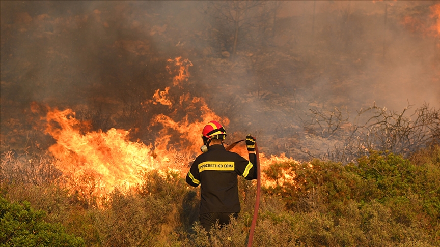 Yunanistan’da orman yangınları devam ediyor