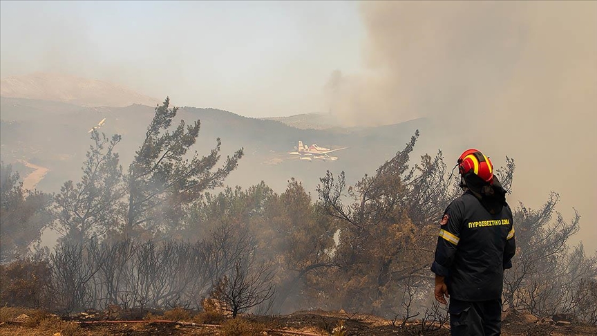Miçotakis, Rodos Adası’ndaki orman yangınlarına karşı mücadeleyi “savaş” olarak nitelendirdi