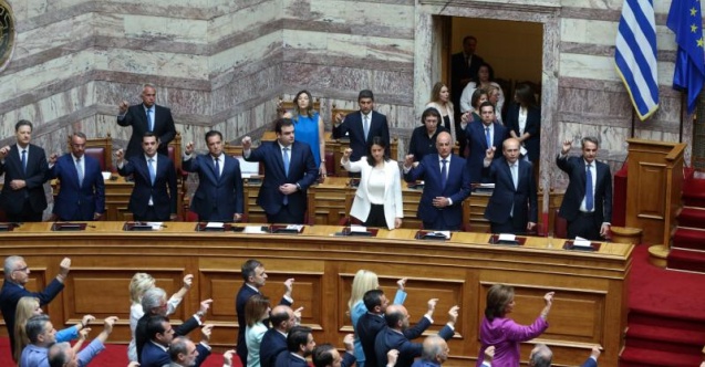 Yunanistan’da yeni milletvekilleri yemin ederek göreve başladı