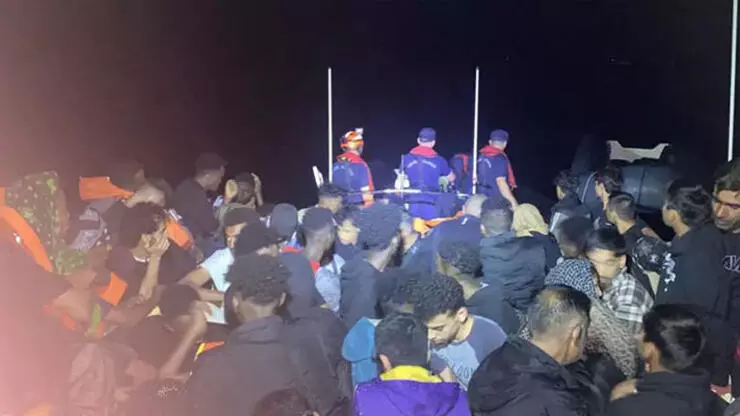 Yunanistan’ın Türk kara sularına ittiği kaçak göçmenler kurtarıldı