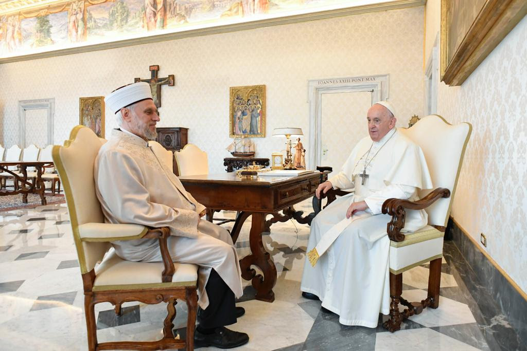 Bulgaristan Başmüftüsü Hacı, Vatikan’da Papa Francis ile bir araya geldi