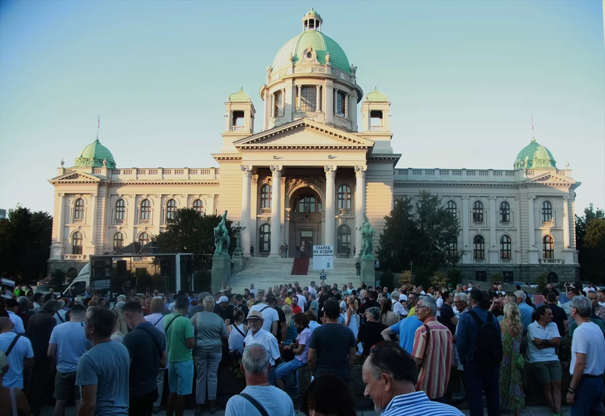 Sırbistan’daki şiddet karşıtı gösteriler 3 aydır devam ediyor