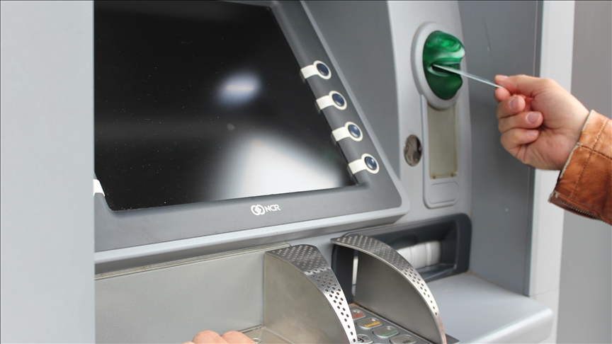 İrlanda’da fazla para veren ATM’lerde kuyruk oluştu