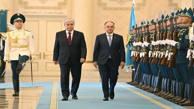 Arnavutluk Cumhurbaşkanı Begay Kazakistan’da