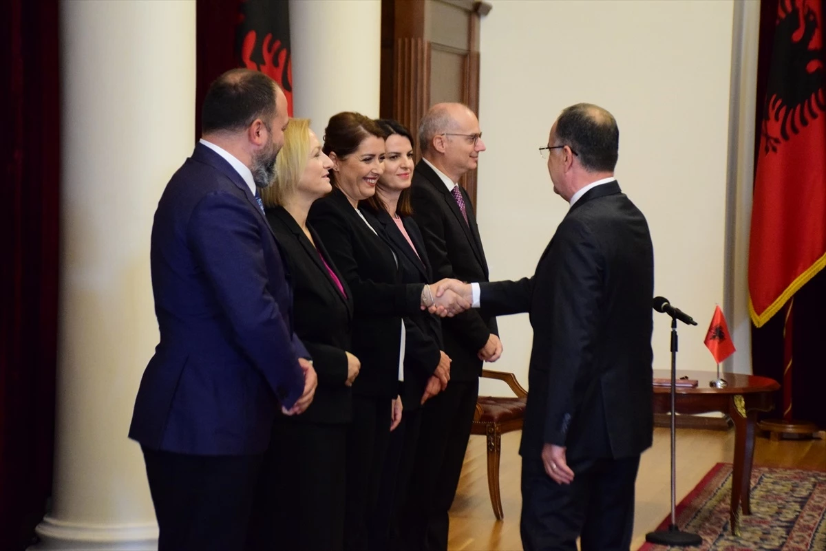 Arnavutluk Başbakanı Edi Rama’nın önerdiği 5 yeni bakan göreve başladı