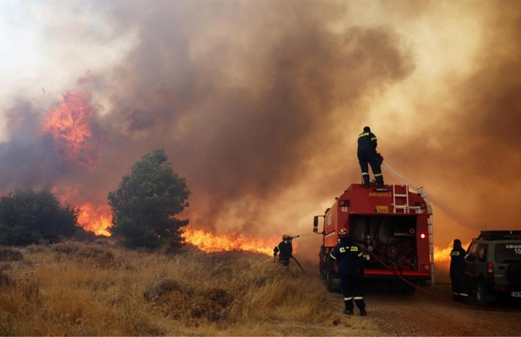 Yunanistan’daki yangınlara havadan müdahalede zorluk yaşanıyor