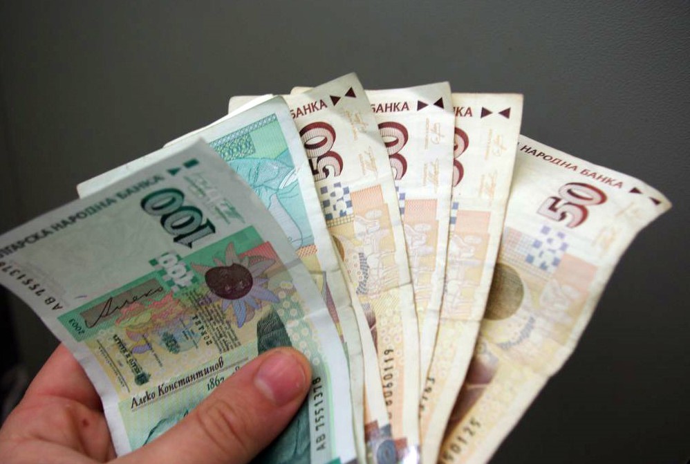 Bulgaristan’da hükümet asgari ücretin gelecek yıldan itibaren 933 leva olmasını öneriyor