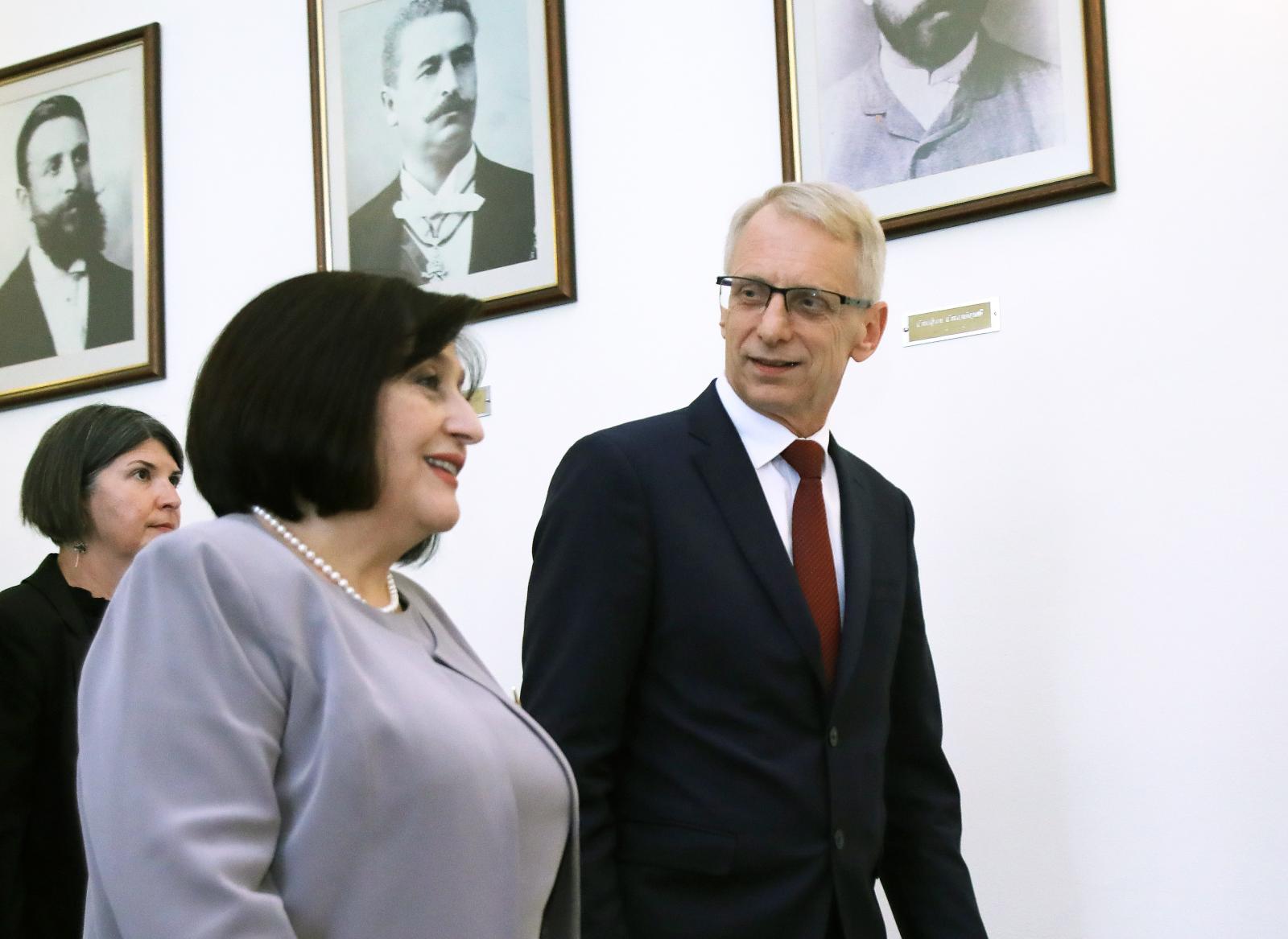 Bulgaristan Başbakanı Denkov, Azerbaycan Milli Meclisi Başkanı Gafarova ile bir araya geldi