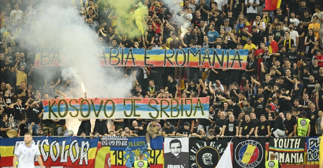 Romanya-Kosova maçı “Kosova Sırbistan’dır” pankartıyla durdu