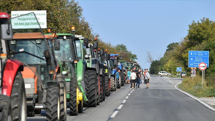 Bulgaristan’da çiftçiler, Ukrayna’dan tahıl ithalatı yasağının kaldırılmasını protesto etti