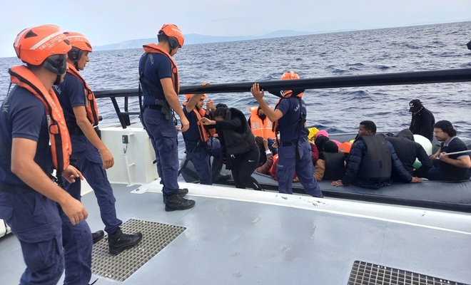 Yunanistan’ın geri ittiği 111 düzensiz göçmen kurtarıldı