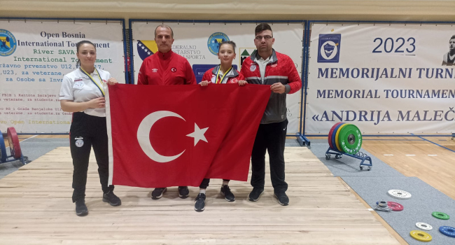 Türk Halterciler Tuğba Kılıç ve Meryem Naz Baran Bosna Hersek’te Altın Madalya Kazandı