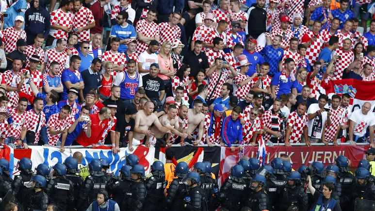 Hırvatistan-Türkiye maçında ırkçı slogan atan taraftarlara hapis cezası