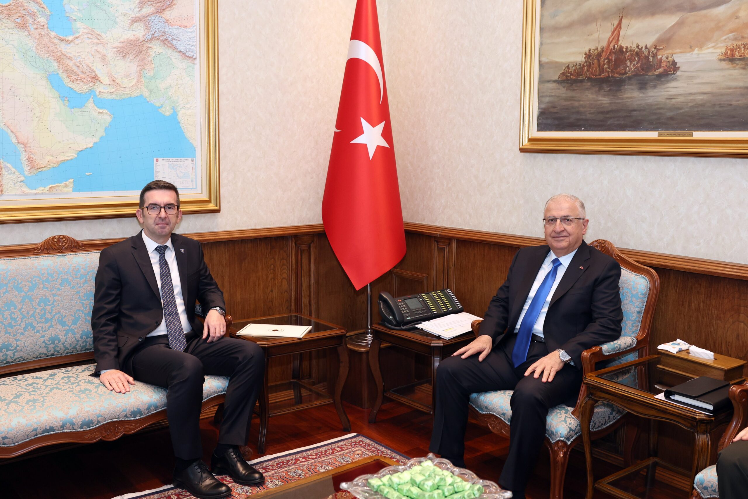 Kosova’nın Ankara Büyükelçisi Vrenezi’den, Türkiye Savunma Bakanı Güler’e ziyaret