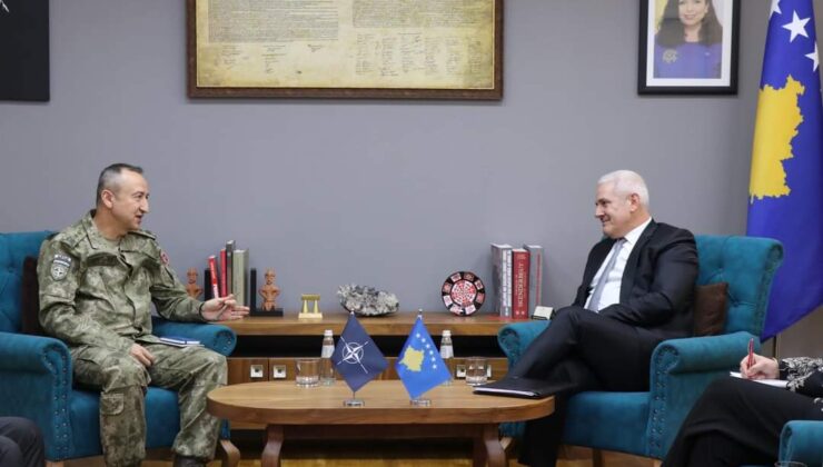 Kosova İçişleri Bakanı Sveçla, KFOR Komutanı Ulutaş ile görüştü