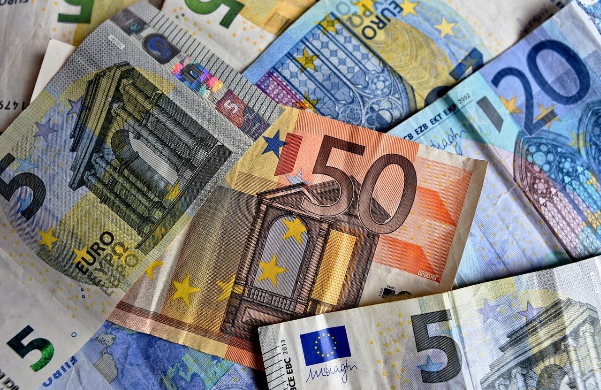 Eylül sonu döviz rezervleri 3,9 milyar euro