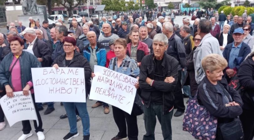 Kavadarcili emeklilerden maaş protestosu